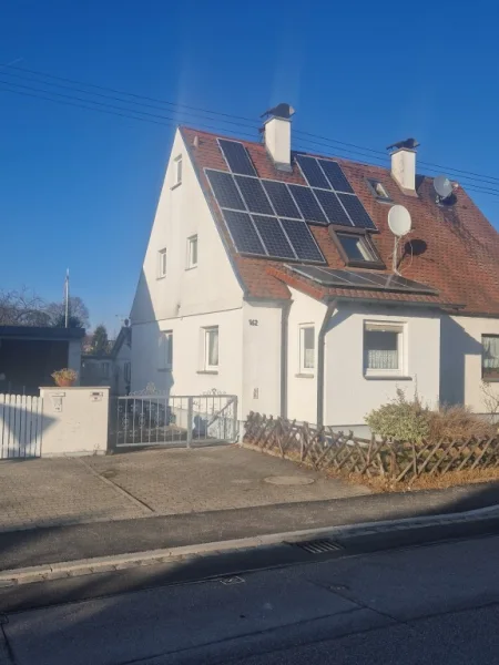 Außenansicht - Haus kaufen in Augsburg - Gemütliche Doppelhaushälfte in ruhiger aber zentralen Lage in Augsburg