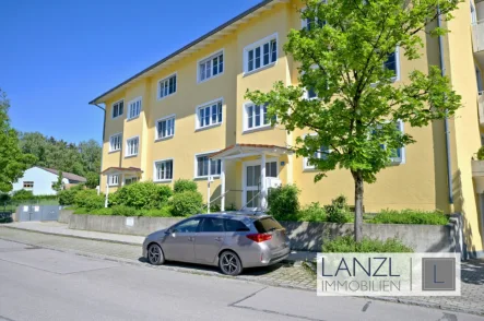 Hauseingang - Wohnung kaufen in Poing b München - Bio-Nahwärme - sonnige 3,5 Zi.Whg mit FBH und 2 Balkone
