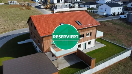 Attraktive Architektur - Haus mieten in Velburg - ERSTBEZUG!Energetisch - ökologisch - topmodernNEUBAU-Doppelhaushälfte mit Doppelcarport in Velburg