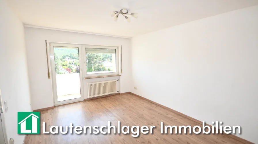 Kompaktes Appartement - Wohnung kaufen in Neumarkt in der Oberpfalz - Starterwohnung!Kompakte 1-Zimmer-Wohnung mit Balkon und herrlichem Ausblick in Neumarkt