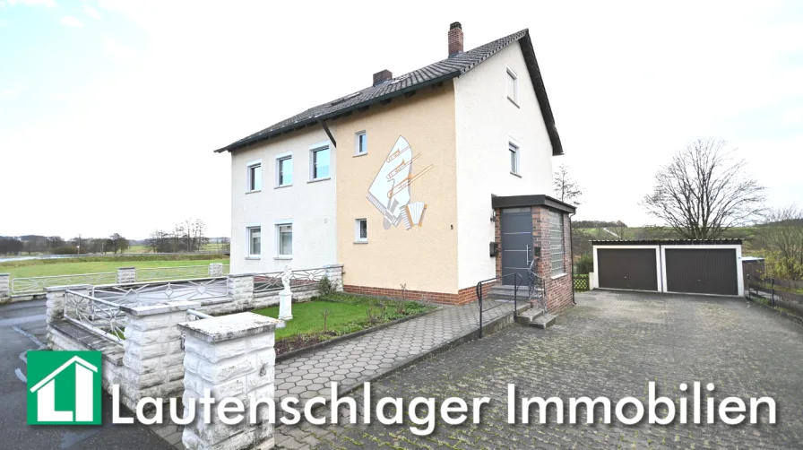 Für Generationen - Haus kaufen in Vilseck / Langenbruck - Mehrfamilienhaus (3 Wohneinheiten) mit 2 Garagen und großem Grundstück in Ortsrandlage, Nähe Vilseck