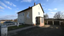 Mehrfamilienhaus mit 2 Garagen