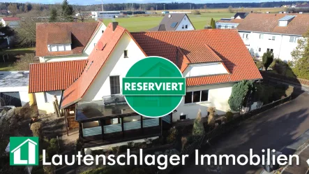 Erdgeschosswohnung.. - Wohnung kaufen in Pyrbaum / Seligenporten - DIE Alternative zum Haus! Großzügige 4-Zimmer-Erdgeschosswohnung mit Doppelcarport in Seligenporten