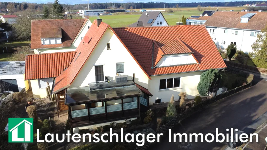 Erdgeschosswohnung.. - Wohnung kaufen in Pyrbaum / Seligenporten - DIE Alternative zum Haus! Großzügige 4-Zimmer-Erdgeschosswohnung mit Doppelcarport in Seligenporten