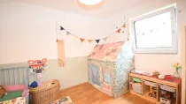 Einblick in eines von zwei Kinderzimmer