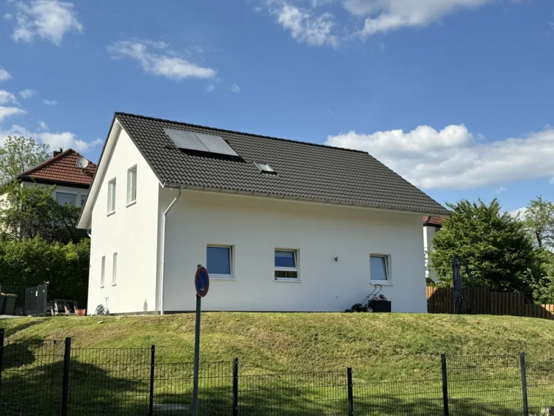 Außenansicht - Haus kaufen in Coburg - Neuwertiges Einfamilienhaus in beliebter Lage von Coburg