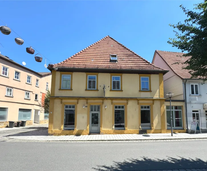 Außenansicht - Haus kaufen in Lichtenfels - Gepflegtes Wohn- und Geschäftshaus in Top-Innenstadtlage von Lichtenfels