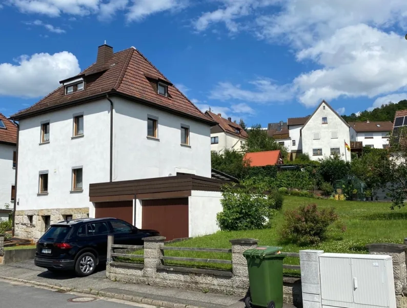  - Haus kaufen in Rödental / Mönchröden - Einfamilienhaus mit Doppelgarage und großem Garten