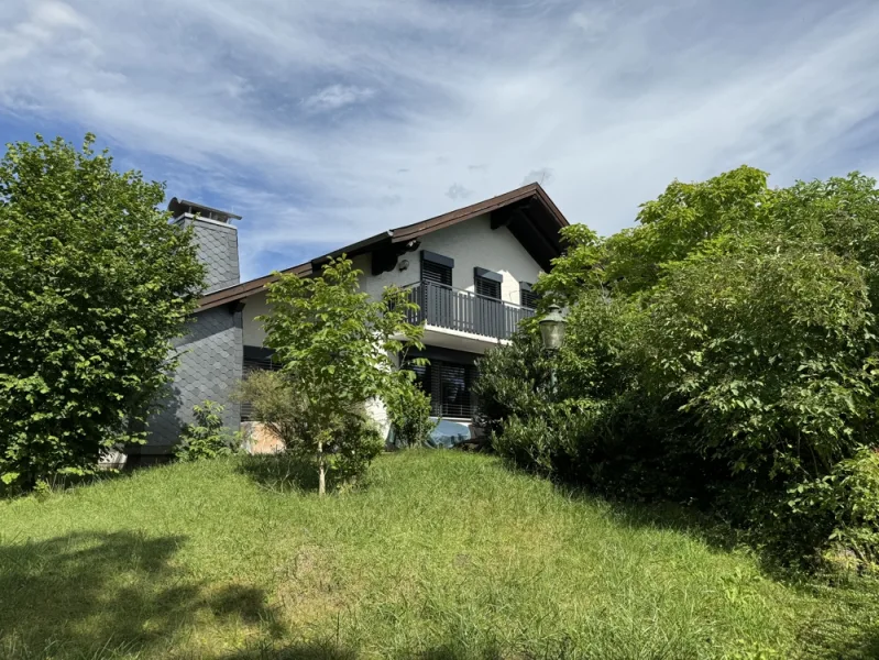  - Haus kaufen in Coburg / Ketschendorf - Saniertes Einfamilienhaus in schöner Wohnlage in Coburg-Süd