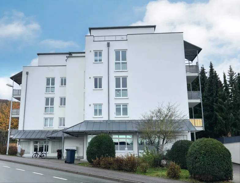 Außenansicht - Wohnung mieten in Coburg / Cortendorf - Renovierte 2-Zimmer Wohnung mit neuer Einbauküche, Balkon und Aufzug in Cortendorf