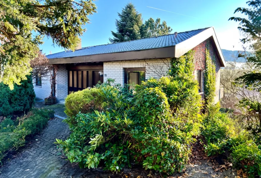 Außenansicht - Haus kaufen in Coburg - Viel Platz in guter Wohnlage!Einfamilienhaus in Coburg-Süd