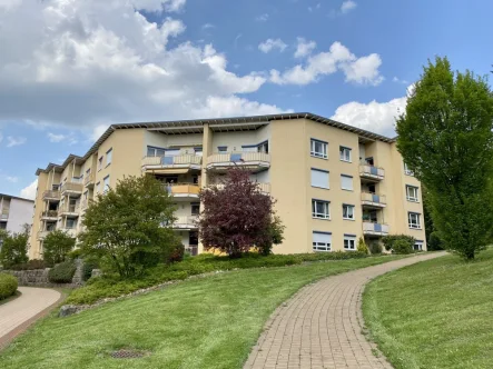 Außenansicht - Wohnung mieten in Coburg - Geräumige 2-Zimmer-Wohnung in beliebter Wohnanlage in der Nähe des Klinikums