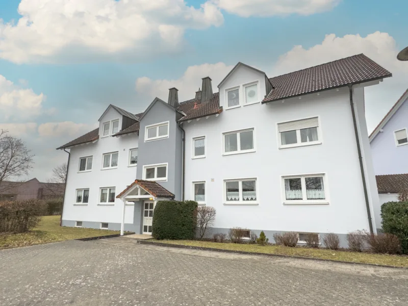 Außenansicht - Wohnung kaufen in Rödental - Vermietete 4-Zi.-Wohnung in Top-Lage von Rödental – mit Balkon & Garage!