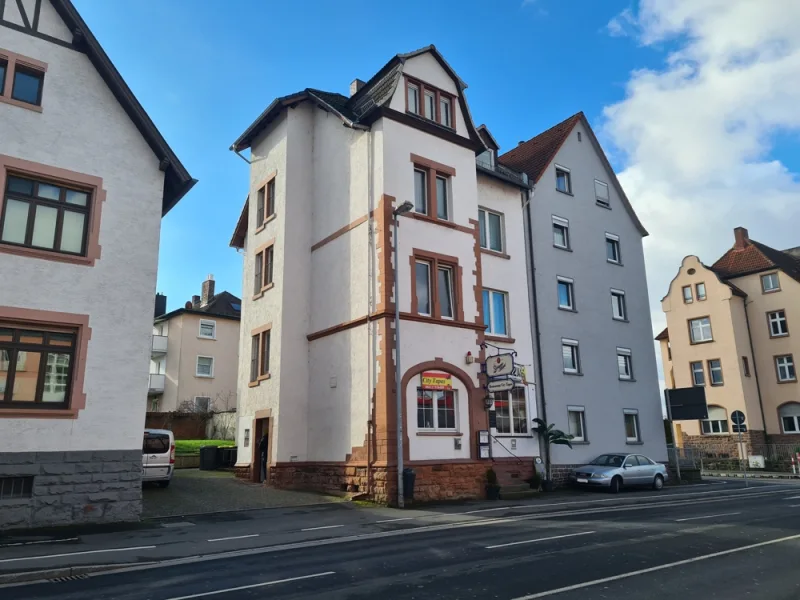 Seitansicht - Haus kaufen in Aschaffenburg - VOLL VERMIETETES WOHN- UND GESCHÄFTSHAUS IN ZENTRALER LAGE IN ASCHAFFENBURG