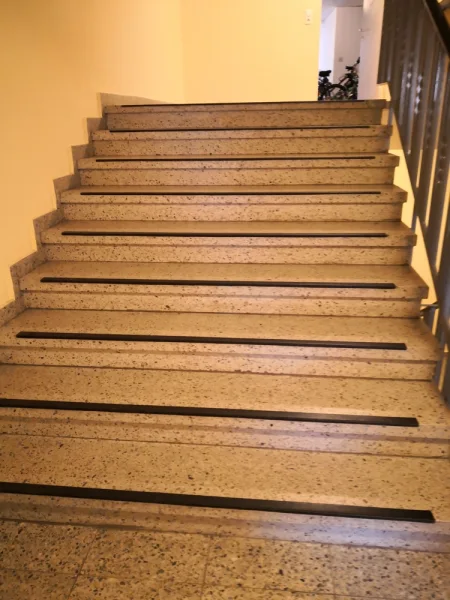 breite Treppe