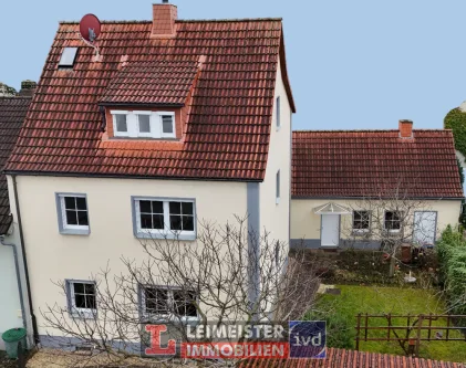 Außenansicht - Haus kaufen in Aschaffenburg - LAGE - LAGE - LAGE! SEHR GEPFLEGTES 2-FAMILIENHAUS MIT SCHÖNEM GARTEN, RUHIG UND ZENTRAL!