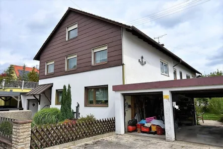 Hauseingangsseite - Haus kaufen in Maisach - Maisach: EFH mit 3-FH, 16 Zimmer!
