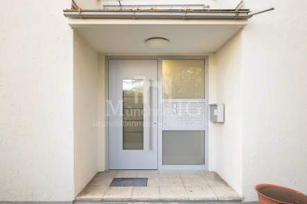 Hauseingang - Wohnung kaufen in München - MÜNCHNER IG: Hobbyraum mit Dusche & WC in schöner Lage von Solln mit Tageslicht!