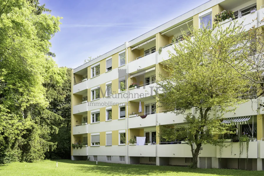 Hausansicht - Wohnung kaufen in München - MÜNCHNER IG: Bezugsfreie, lichterfüllte 2-Zimmer-Balkonwohnung direkt am Tannhäuserpark