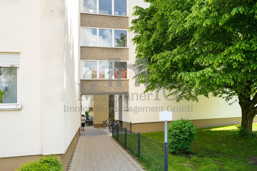 Aussensicht - Wohnung kaufen in Puchheim - MÜNCHNER IG:  Geräumige 4-Zimmer-ETW mit Potenzial – Ideal für Eigennutzer oder als Kapitalanlage!