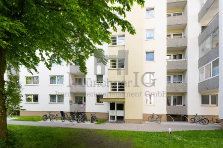 Aussensicht - Wohnung kaufen in Puchheim - MÜNCHNER IG: Große& helle Wohnung mit idealem Schnitt – Perfekt für Selbstnutzer oder Investition!