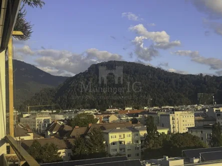 Aussicht Balkon - Wohnung kaufen in Salzburg - ELISABETH-Vorstadt: Helligkeit und Panorama-Traumwohnung mit atemberaubendem Bergblick-Nähe Salzach!