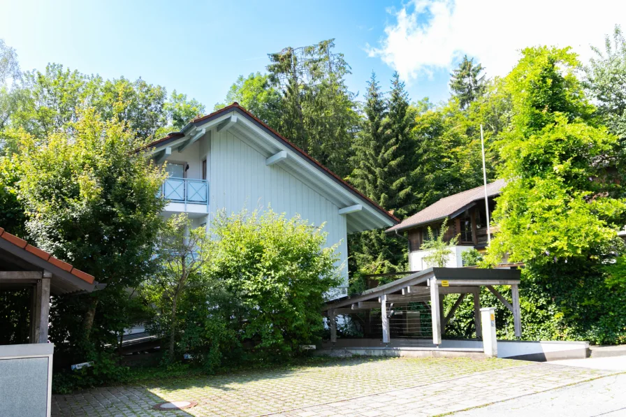 Ansicht des Hauses - Wohnung kaufen in Tutzing - 2-Zimmer-Wohnung mit Terrasse in absolut ruhiger Wohnlage von Tutzing