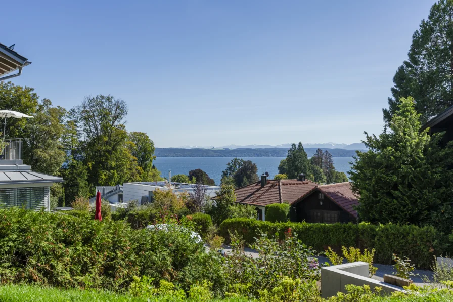 Aussicht Terrasse - Wohnung mieten in Tutzing - Moderne Erdgeschoss-Wohnung mit Seeblick und großer Terrasse