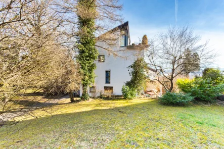 Ansicht des Hauses - Wohnung mieten in Tutzing - Townhouse - große Wohnung über 2 Etagen mit Terrasse und Balkon