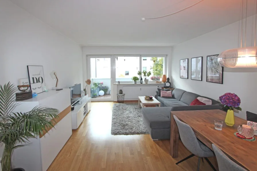 Wohnzimmer - Wohnung mieten in Ismaning - Schöne 3-Zimmer Wohnung mit West-Balkon in Ismaning - 3 min zur S-Bahn