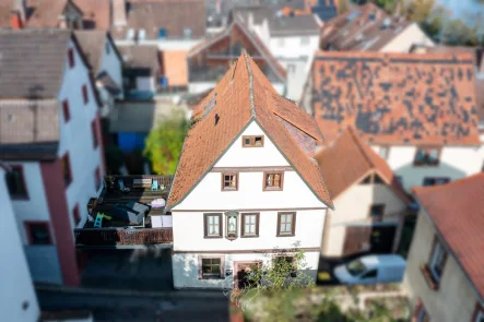 Außenansicht - Haus kaufen in Zell am Main - Einfamilienhaus mit historischem Charme und allen modernem Annehmlichkeiten in Zell a. Main!