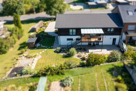 Aussenansicht - Haus kaufen in Winterhausen - Hochwertige und energieeffiziente Immobilie vereint modernes Wohnen und Arbeiten in sehr guter Lage