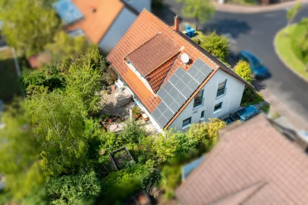 Gesamtansicht - Haus kaufen in Leinach - Charmantes und gemütliches Einfamilienhaus in ruhiger, naturnaher Lage