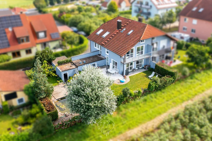 Ansicht von Südwesten - Haus kaufen in Kitzingen / Sickershausen - Reserviert: Split-Level-Haus mit unverbaubarem Blick ins Grüne