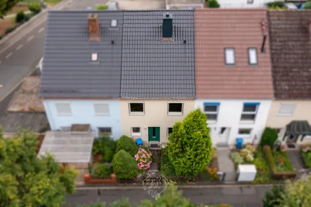 Luftansicht - Haus kaufen in Würzburg - Einladendes Reihenmittelhaus mit Garten & Terrasse in ruhiger Lage von Würzburg-Lengfeld