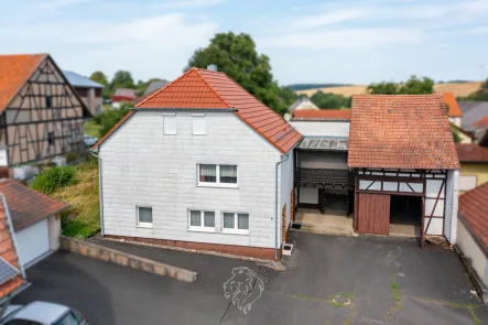 Grethe Schellmann Immobilien Bahnhofstra·e 8 Ahorn 56 - DJI_0222 - Haus kaufen in Ahorn - Charmantes Fachwerkhaus mit viel Potenzial