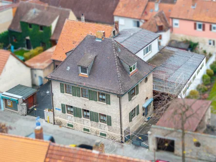 Außenansicht  - Haus kaufen in Volkach - Charme, Potenzial und viel Platz - Einfamilienhaus in zentraler Lage von Volkach