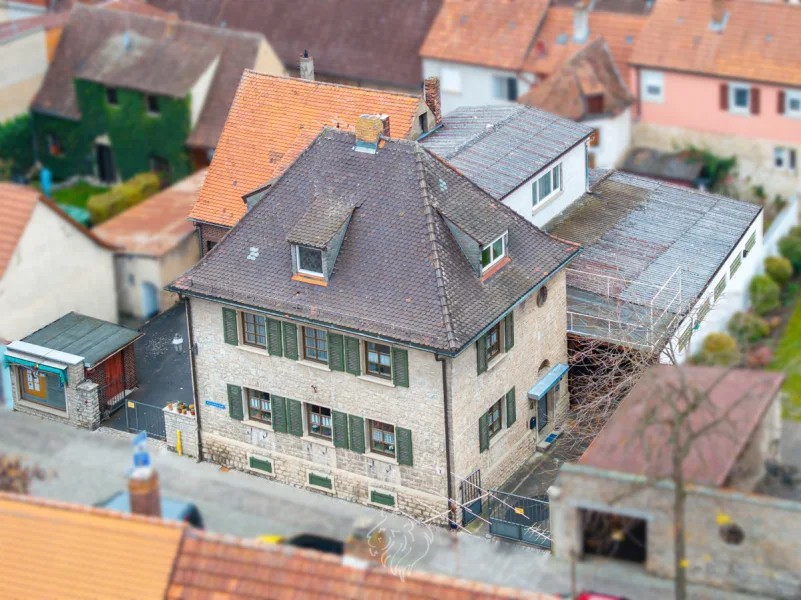 Außenansicht  - Haus kaufen in Volkach - Charme, Potenzial und viel Platz - Einfamilienhaus in zentraler Lage von Volkach