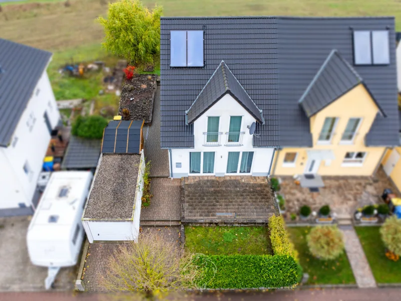 Frontalansicht - Haus kaufen in Waldbrunn - Tolle Doppelhaushälfte in beliebter Lage von Waldbrunn