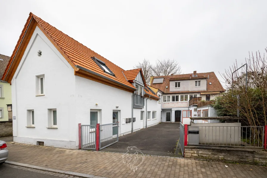 Titelbild - Haus kaufen in Würzburg / Versbach - Modernisiertes Mehrfamilienhaus in Toplage – Ihr Investment in Qualität und Zukunft!