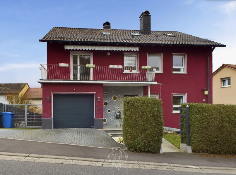 Vorderseite - Haus kaufen in Lohr am Main - Wunderschöne Immobilie mit toller Aussicht und vielen Nutzungsmöglichkeiten