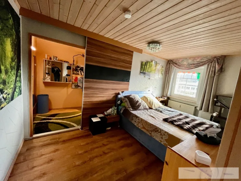 Schlafzimmer mit begehbarem Schrank