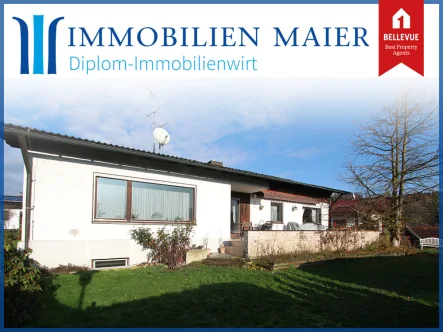 Hausansicht - Haus kaufen in Bad Birnbach - VERKAUFT !! DIPLOM-Immowirt MAIER !! Perfekter, großzügiger Bungalow in Höhenlage mit Blick !!