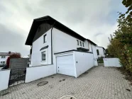 Garage und Stellplatz