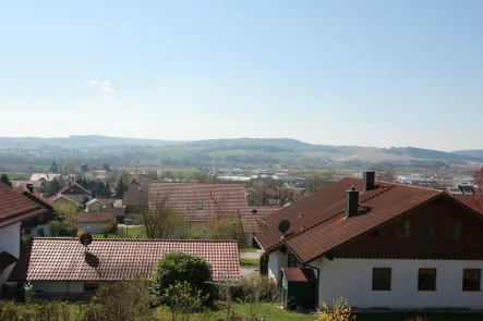 Blick übers Rottal - Wohnung kaufen in Bad Birnbach - DIPLOM-Immowirt MAIER !! tolle, offene 3-Zimmer-Wohnung mit Galeriebereich und Weitblick !!