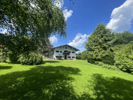 Außenansicht - Haus kaufen in Inzell - Historisches denkmalgeschütztes Bauernanwesen in Inzell mit 2.000 qm uneinsehbarem Gartengrundstück