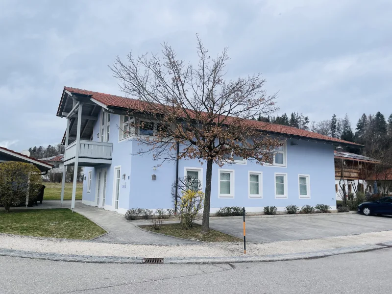 Außenansicht - Büro/Praxis mieten in Seeon-Seebruck - Moderne, helle Gewerbe / Ladenflächen mit ausreichend Parkmöglichkeiten Nähe Kloster Seeon