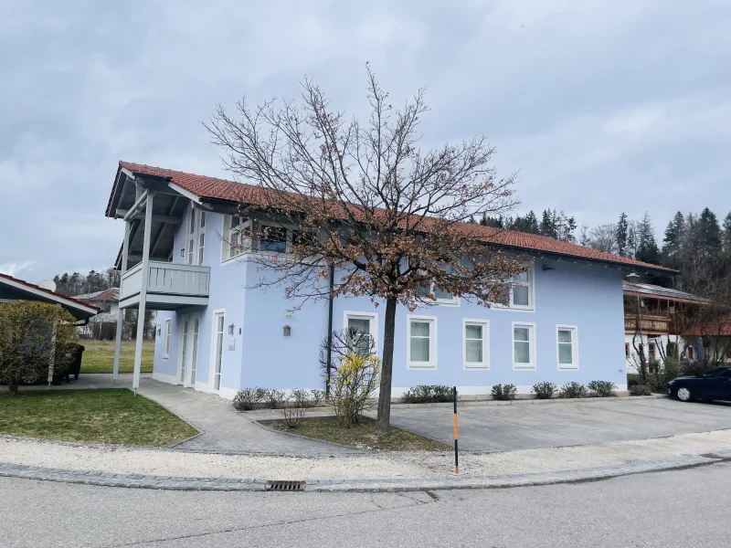 Außenansicht - Büro/Praxis mieten in Seeon-Seebruck - Moderne, helle Gewerbe- / Ladenflächen mit ausreichend Parkmöglichkeiten - Nähe Kloster Seeon