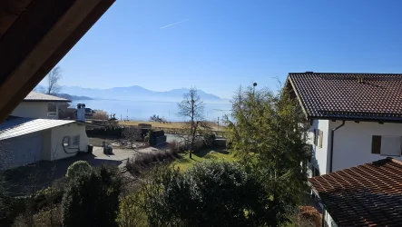 Ausblick - Wohnung mieten in Seeon-Seebruck - Wohnen direkt am See - Sanierte 118 qm 2-Zimmer DG-whg - See- und Bergblick - Balkon - ab 01.07