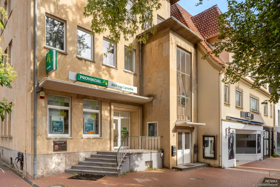 Der Blick von der Straße - Zinshaus/Renditeobjekt kaufen in Vlotho - Top Rendite - Wohn- und Geschäftshaus im Stadtzentrum